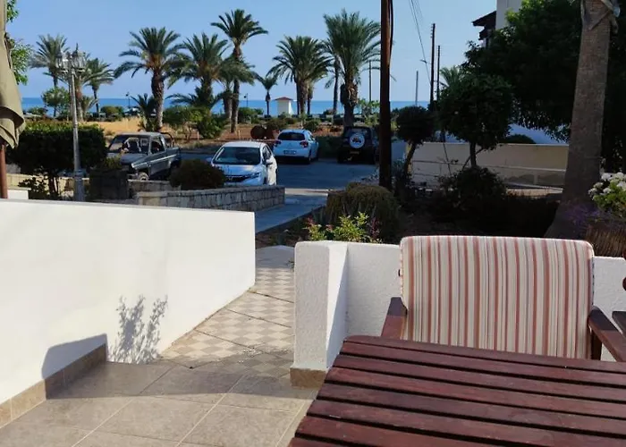 Mediterranean Seaside Authentic House דירה